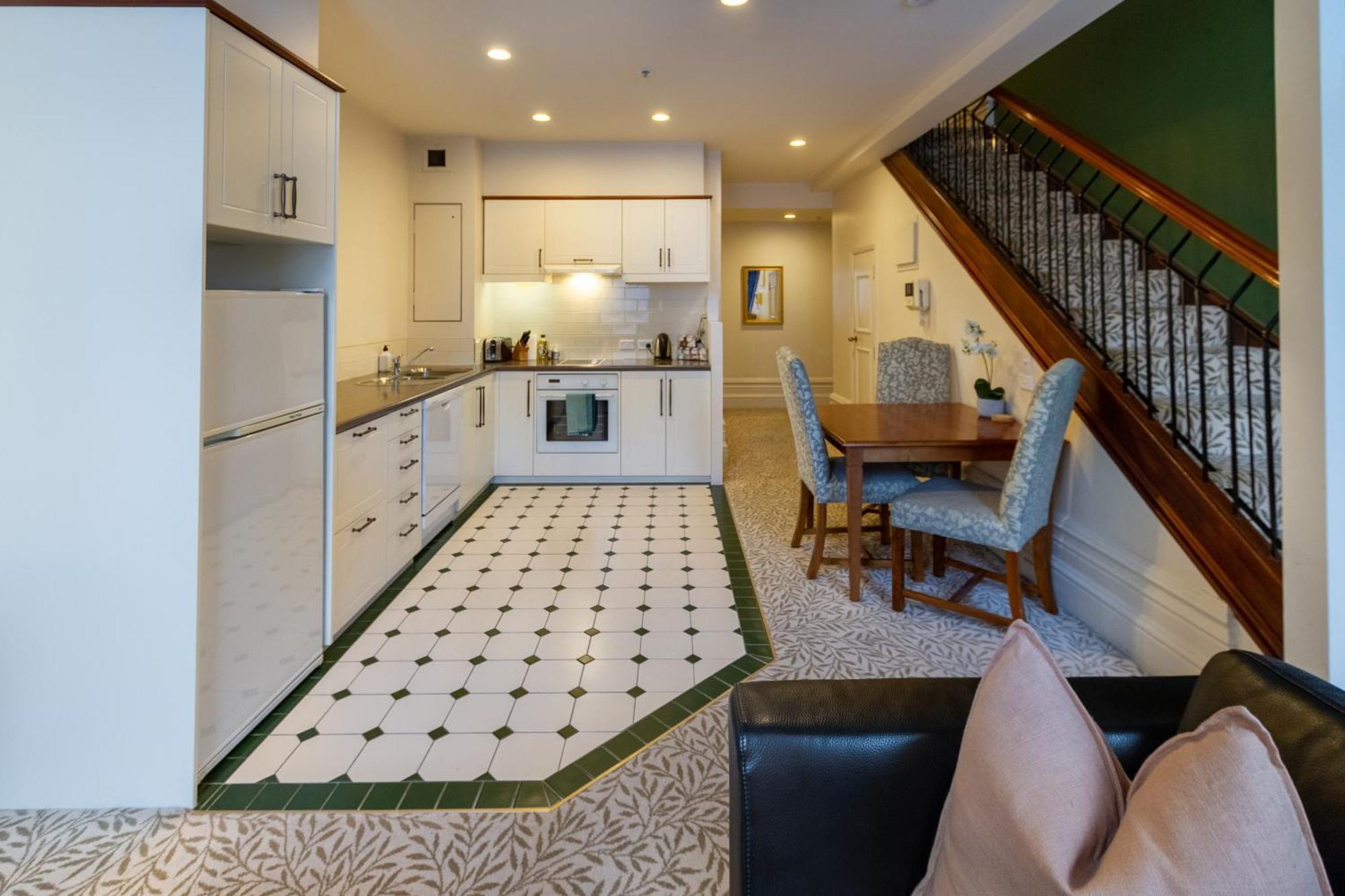 Beauty In The Cbd - 1Bed Free Parking Pool Appartement Christchurch Buitenkant foto